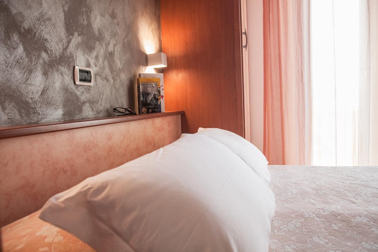 Hotel Sandra Gatteo a Mare Extérieur photo